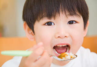 食事やおやつは規則正しく食べましょう